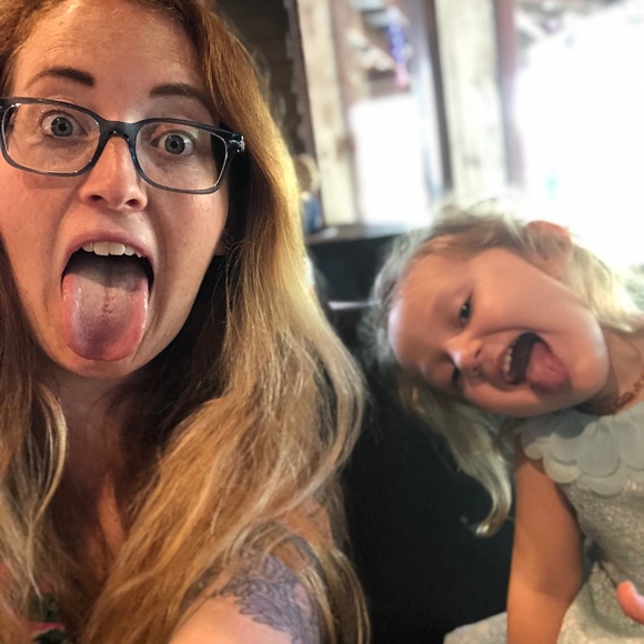 Meet your Posher, Samantha - Picture 2 of 3